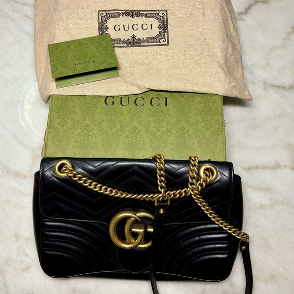 Gucci GG Marmont medium shoulder bag - Picture 1 of 9